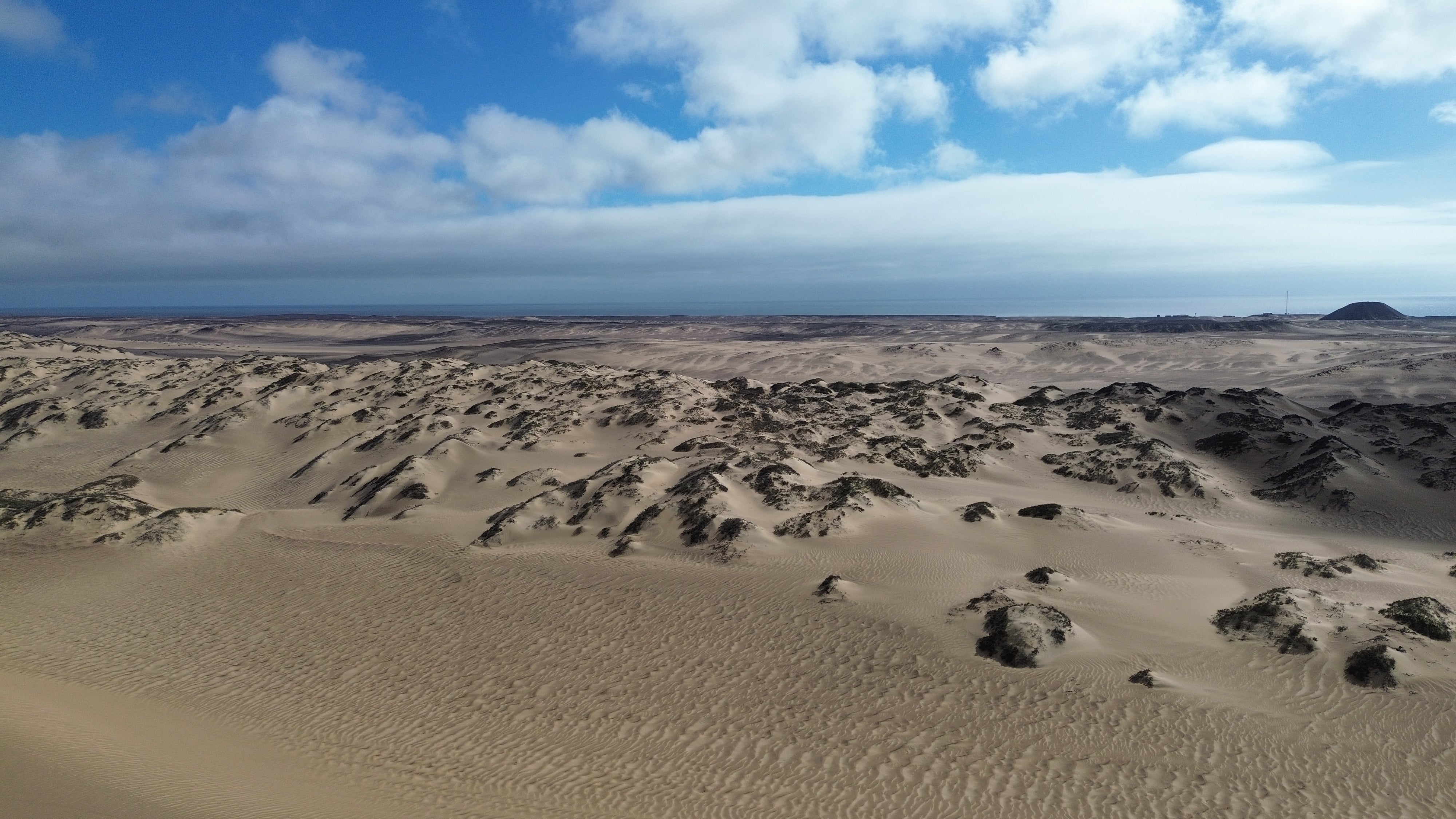 How to Design Bespoke Namibia Overlanding Expeditions: A Premium Planning Guide