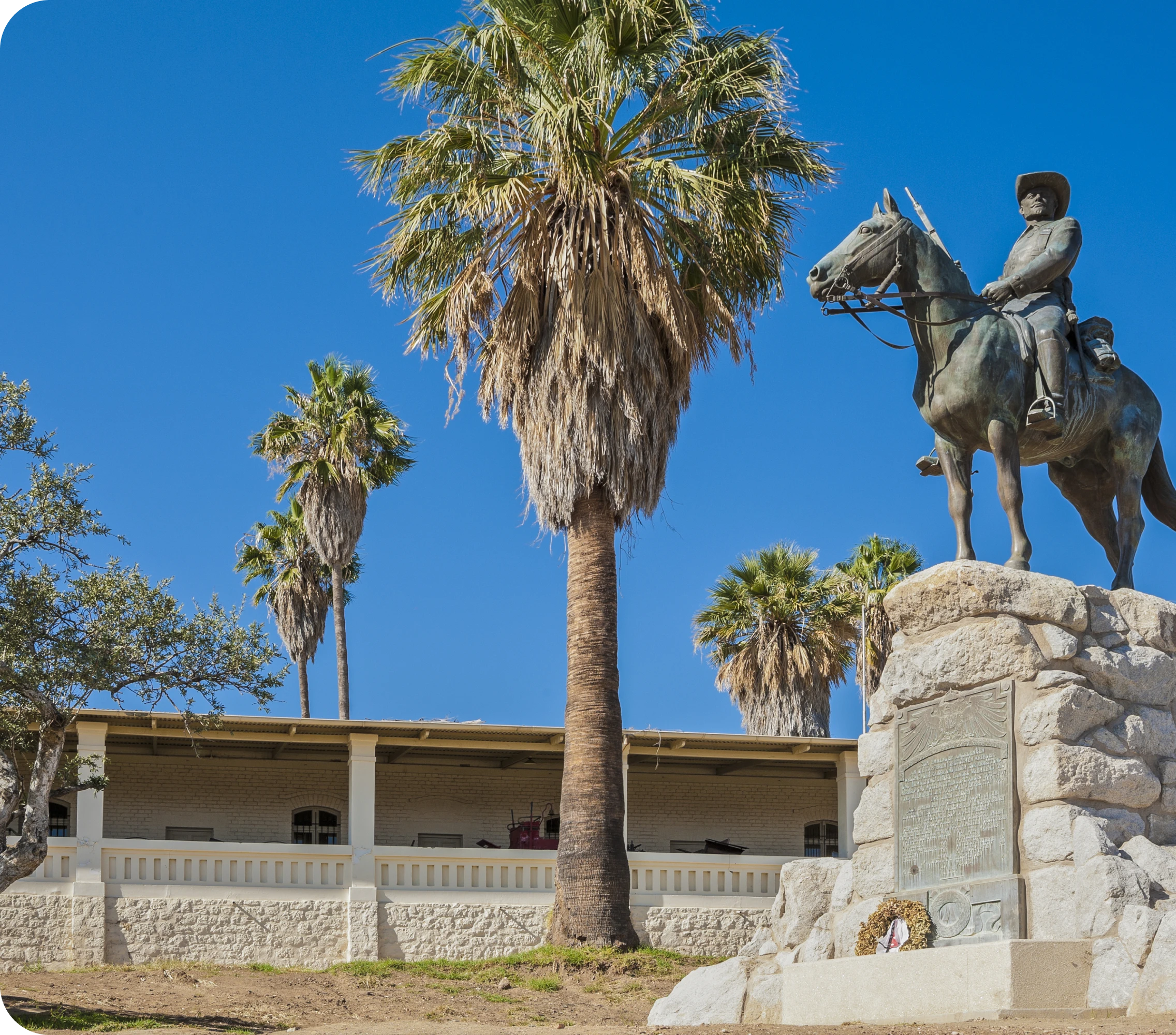 Palm trees statue